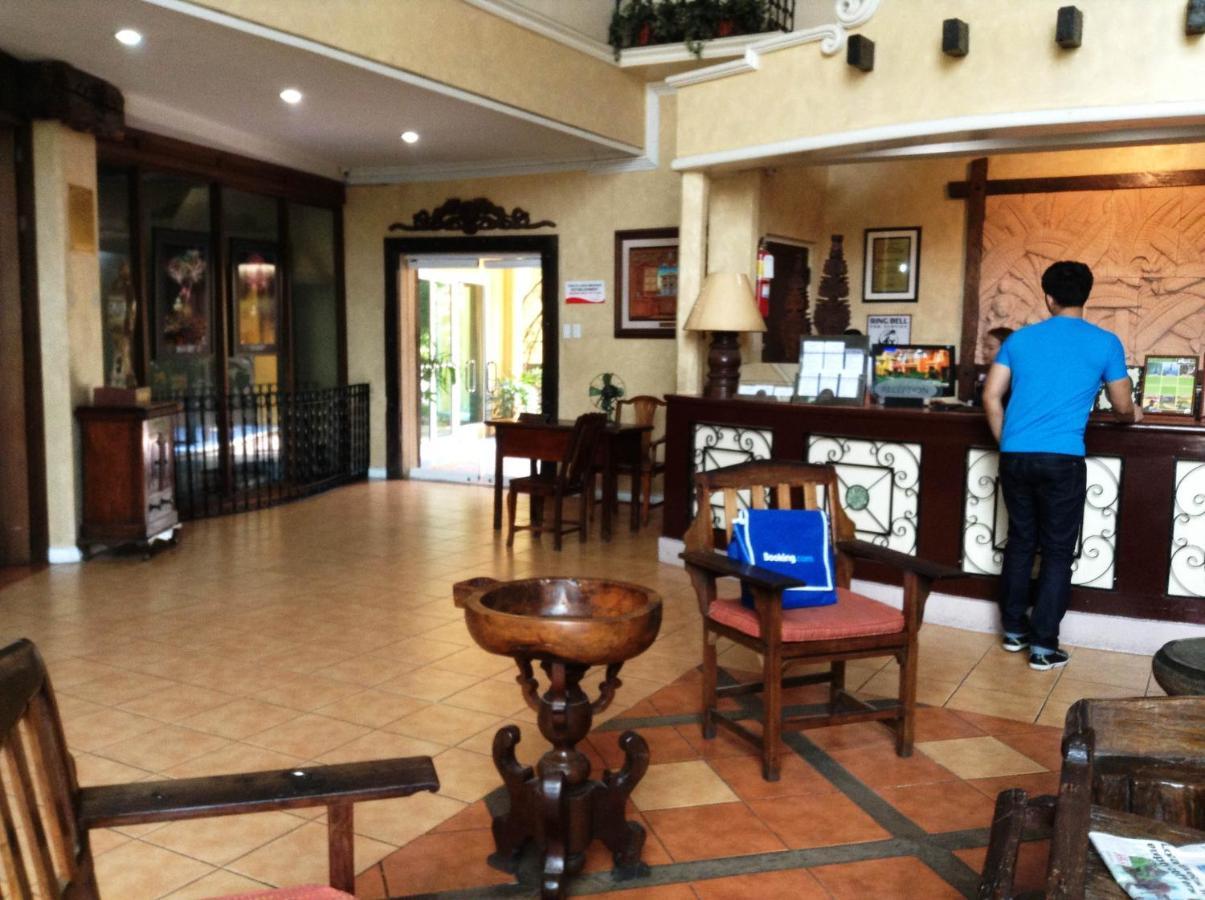 โรงแรมคราวน์รีเจนซี่เรสซิเดนซ์ดาเวา Davao ภายนอก รูปภาพ