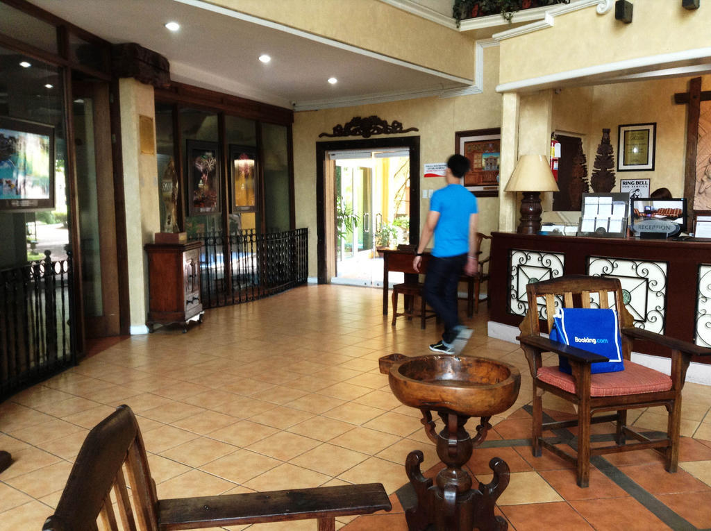 โรงแรมคราวน์รีเจนซี่เรสซิเดนซ์ดาเวา Davao ภายนอก รูปภาพ